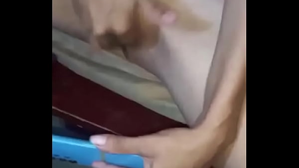 El esposo preocupado por ella y ella follando con el vecino tiene una buena corrida