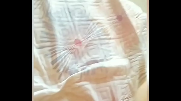 Me follo a la novia de mi amigo mientras se ausenta y la baño en leche de perrito y misionero