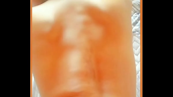 Me follo a la novia de mi amigo mientras se ausenta y la baño en leche de perrito y misionero