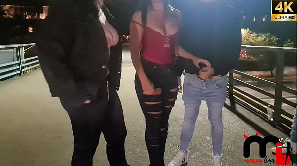 Após o role o corno duvidou que eu foderia com os machos que estavam no viaduto da Av. 23 de maio, tadinho dele acabei sendo fodida e levando um banho de porra. (Lalla Potira - Bill Smoke - Toda Hora sem parar)