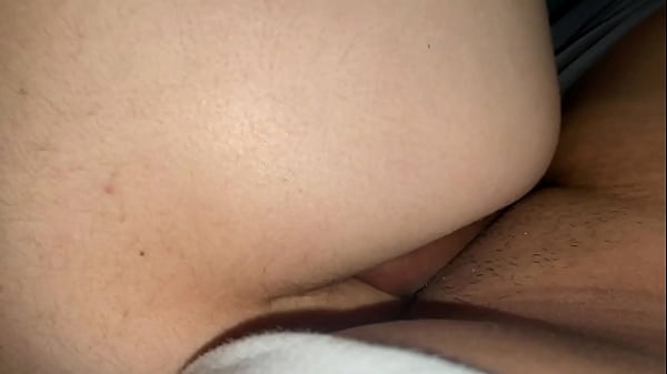 Ela me pede uma massagem anal e eu faço amadora