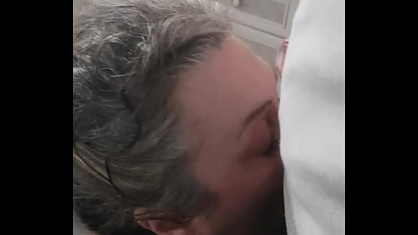 2024 04 22 Esclave F baffée et souillée