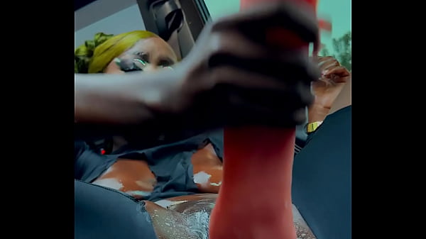 Negra eyaculando en su auto (queen tahshaar)