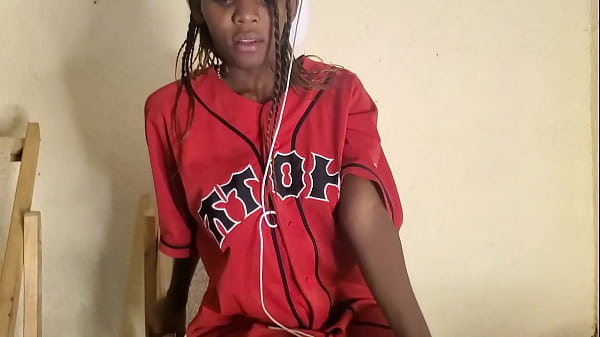 Egyetemista lány magányos önkielégítése