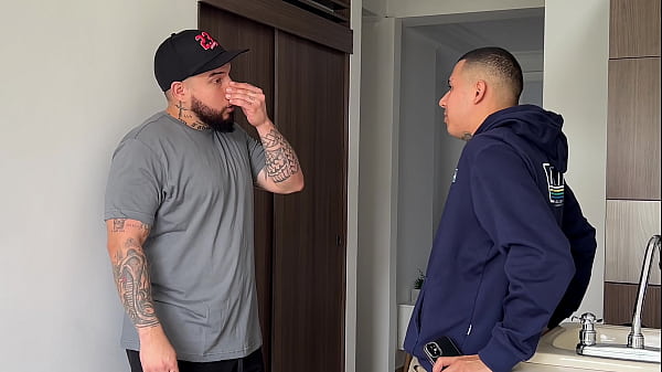 Atleta masculino tira seu vapor na minha bunda