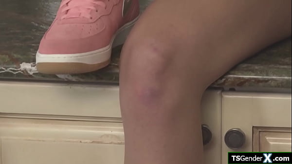 Trans stepsis Aubrey Kate compares dick