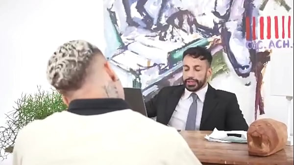 PEGUEI MEU COLEGA NO TRABALHO E MEU CHEFE VIU PELAS CAMERAS. SAFADO NÃO AGUENTOU E QIS PARTICIPAR.