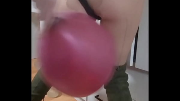 Domináns úrnő lábfétissel és magassarkúval