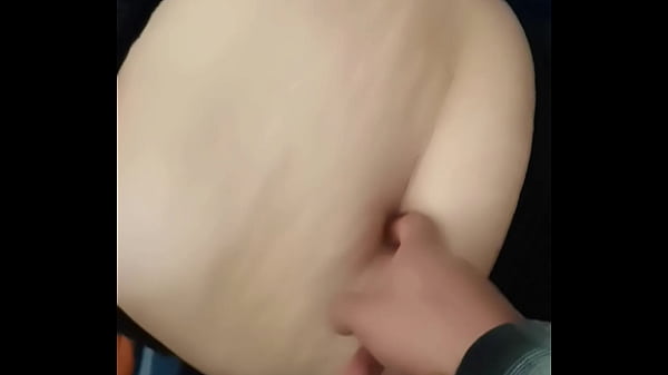 Milf vem me visitar para eu brincar com seu umbigo