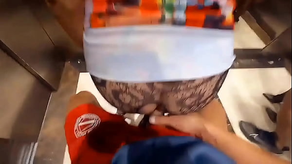 Eu comi meu vizinho no elevador Anal arriscado Cu cuspindo leite