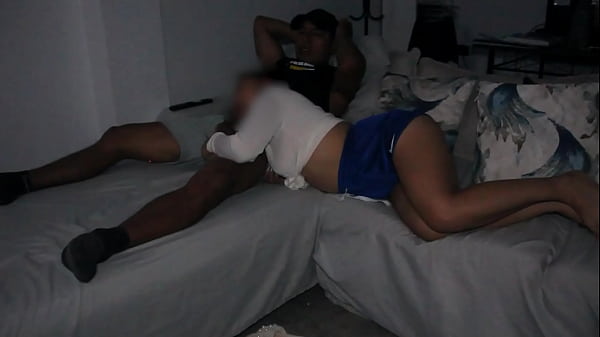 Titokban a feleségemtől megdugom a sógornőmet a bútoron