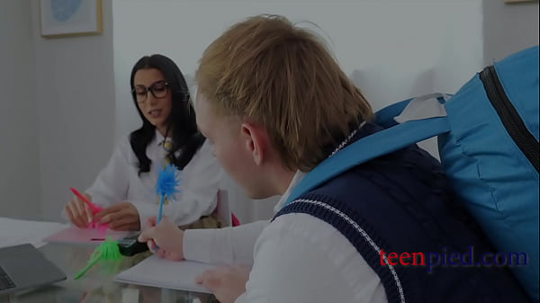 Curvy Geeky Student’s Obsession With Nerdy Student’s Dick