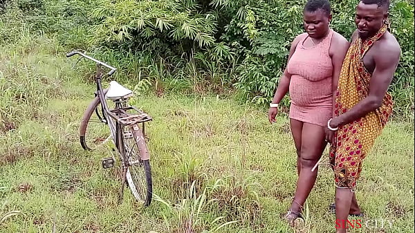 OKONKWO GAVE THE VILLAGE SLAY QUEEN A LIFT WITH HIS BICYCLE, FUCKED HER OUTDOOR