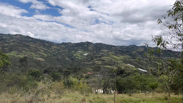 Sexo lésbico al aire libre después de una dosis de adrenalina.