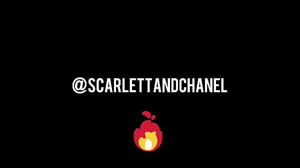 Sexo lésbico al aire libre después de una dosis de adrenalina.