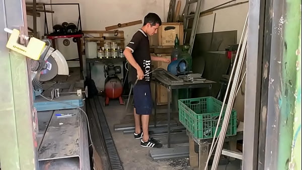 Me aprovecho del pequeño coño de mi hermanastra EMILY