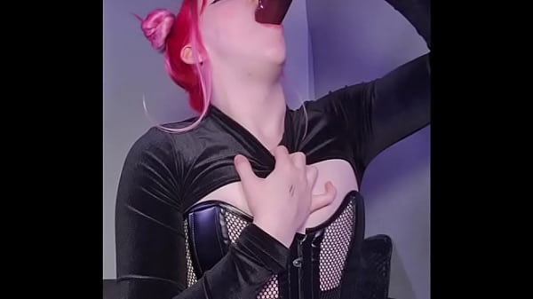 Extreme Deepthroat Showing Off Throat Distension
