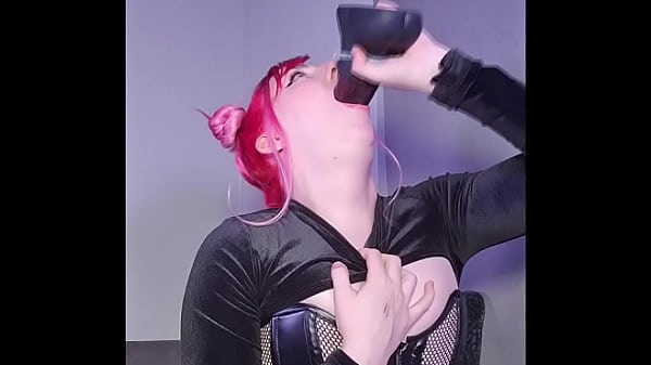 Extreme Deepthroat Showing Off Throat Distension