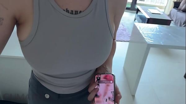 Big tit Married Housewife asked for help but got a Creampie