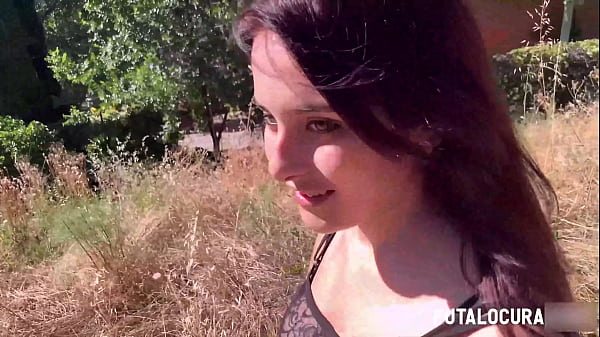 PutaLocura - La bellísima María Teen la chupa en la calle en pilladas de Torbe