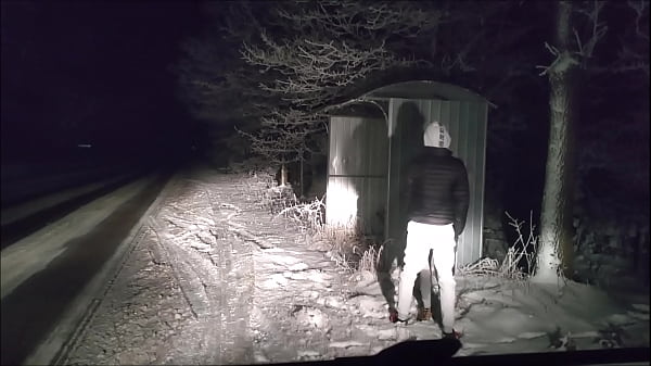 Przyjaciel męża rucha mnie przy drodze odwożąc do domu