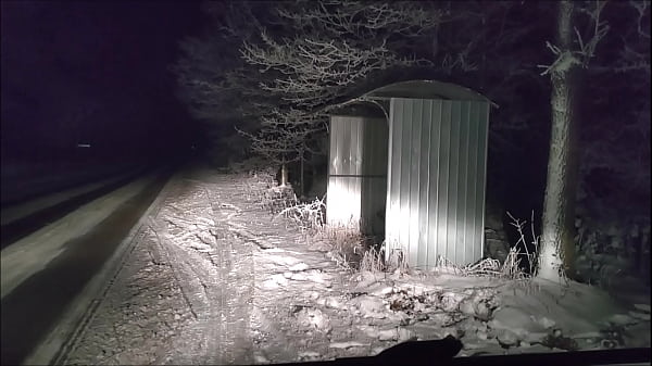 Przyjaciel męża rucha mnie przy drodze odwożąc do domu