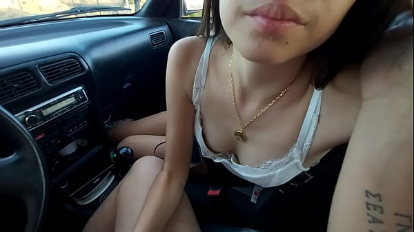 Eu chupo o taxista no carro dele