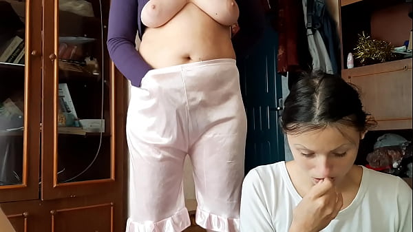 While my roommate is reading a book, I masturbate from behind her - Girls fly orgasm