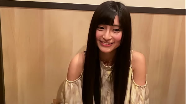 Uma menina pura com um visual super lindo de beleza descolada! ?? Terei uma jovem anfitriã raspada antes de ir trabalhar! Vaqueira demônio. Hairjob, footjob, massagem elétrica, tiro cum vaginall.