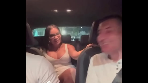 Asiática Gostosa Fodendo No Pelo Com Motorista Na Rua  na Frente Do Noivo