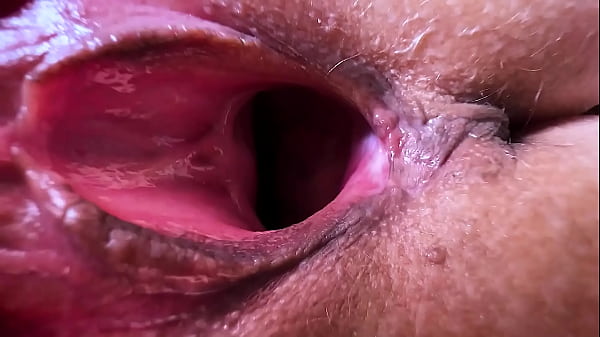 O primeiro sexo da menininha com os maiores mamilos do mundo! Em seu 19º aniversário