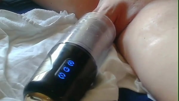 Meus brinquedos sexuais favoritos me fodiam e sugavam minha alma com porra.