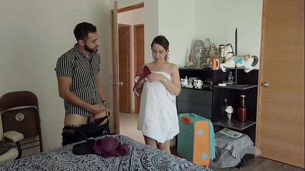 Esposa me pega transando com sua amiga