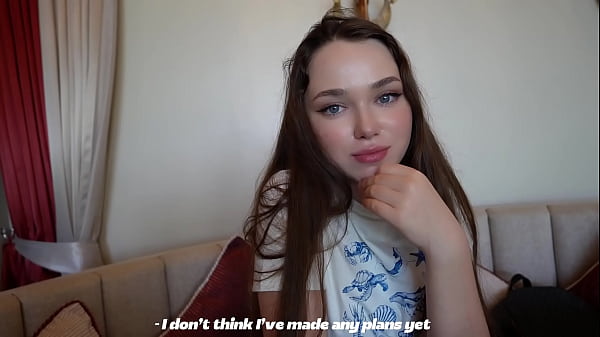 Conheci uma garota num restaurante. Transei com ela depois do jantar.