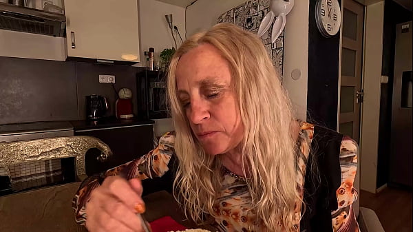 self fisted to orgasm at lunchtime Thumbnail