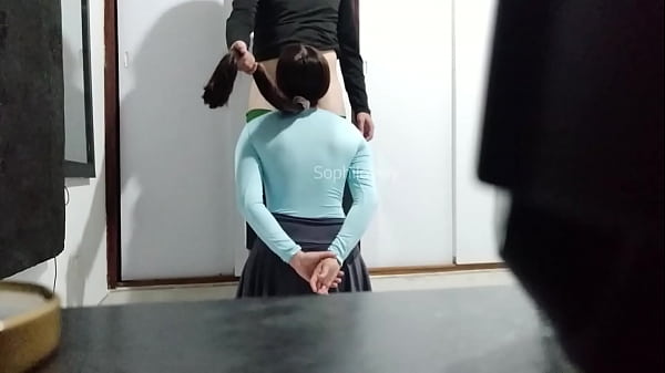 Cámara oculta Hermanastra culona iba para clase de ballet y termina follada Parte 1. Video porno real casero