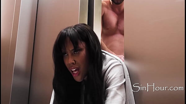 Ass Stuck In Elevator Door Used By Someone Passing By