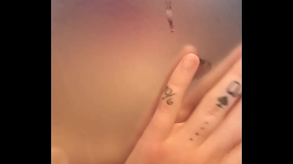 Depois do banho, boobie peek! ;p