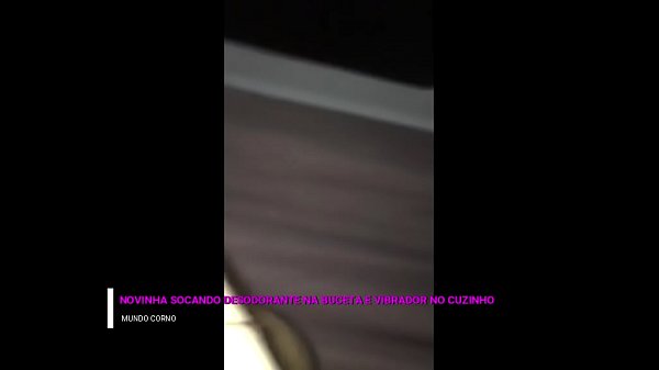 ▶ Novixha socando desodorante ne buceta e vibrador no cuzinho XNXX2 Video
