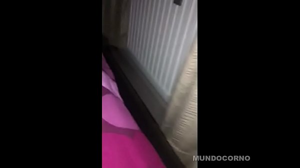 ▶ Novixha socando desodorante ne buceta e vibrador no cuzinho XNXX2 Video