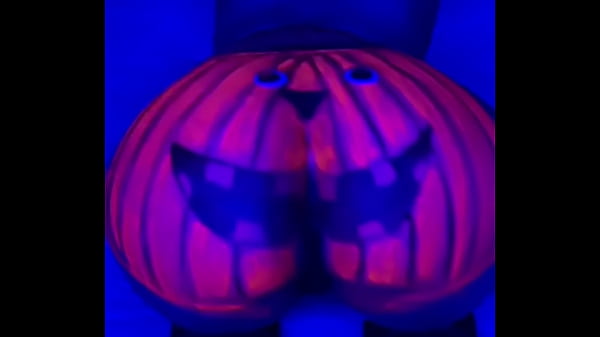 Twerking the pumpkin Thumbnail