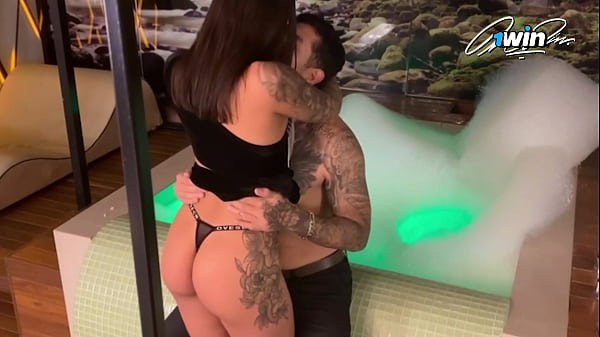 Levei a minha prim@ para o motel depois que meus tios viajaram.. (exclusivo)