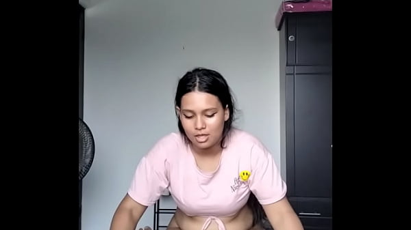 mi cuñado se encuentra en su siesta y yo entro a montar en su gran polla