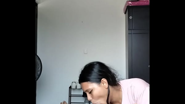 mi cuñado se encuentra en su siesta y yo entro a montar en su gran polla