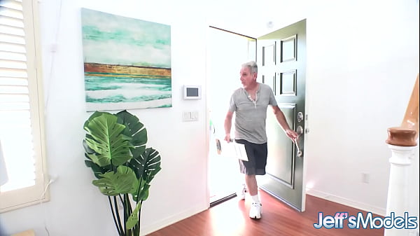 Gorgeous Brunette BBW Leila Lewis Fucks The Landlord