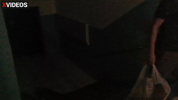 A beautiful stepmother rolled a pizza delivery man's dick in her cunt before her husband's arrival