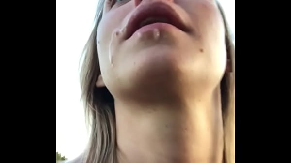 Quick outdoor blowjob with final in mouth