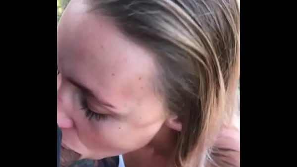 Quick outdoor blowjob with final in mouth