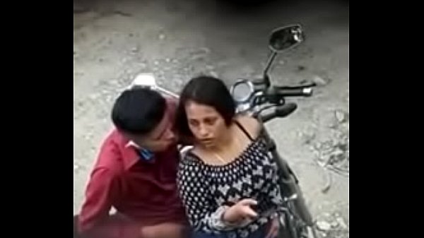 A Escondidas En Una Moto