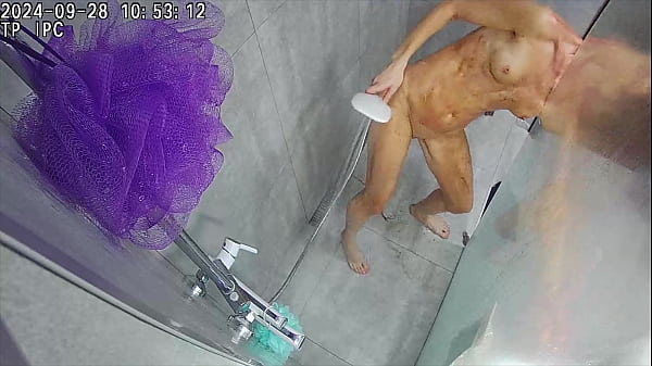 Real cheating. Wifey and neighbour fuck in the bathroom. Vid leak see to the end